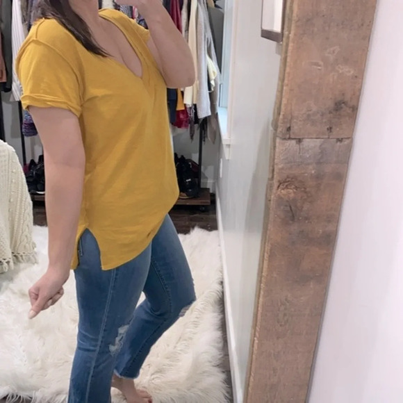 Umgee mustard color distressed top size large - Picture 2 of 8